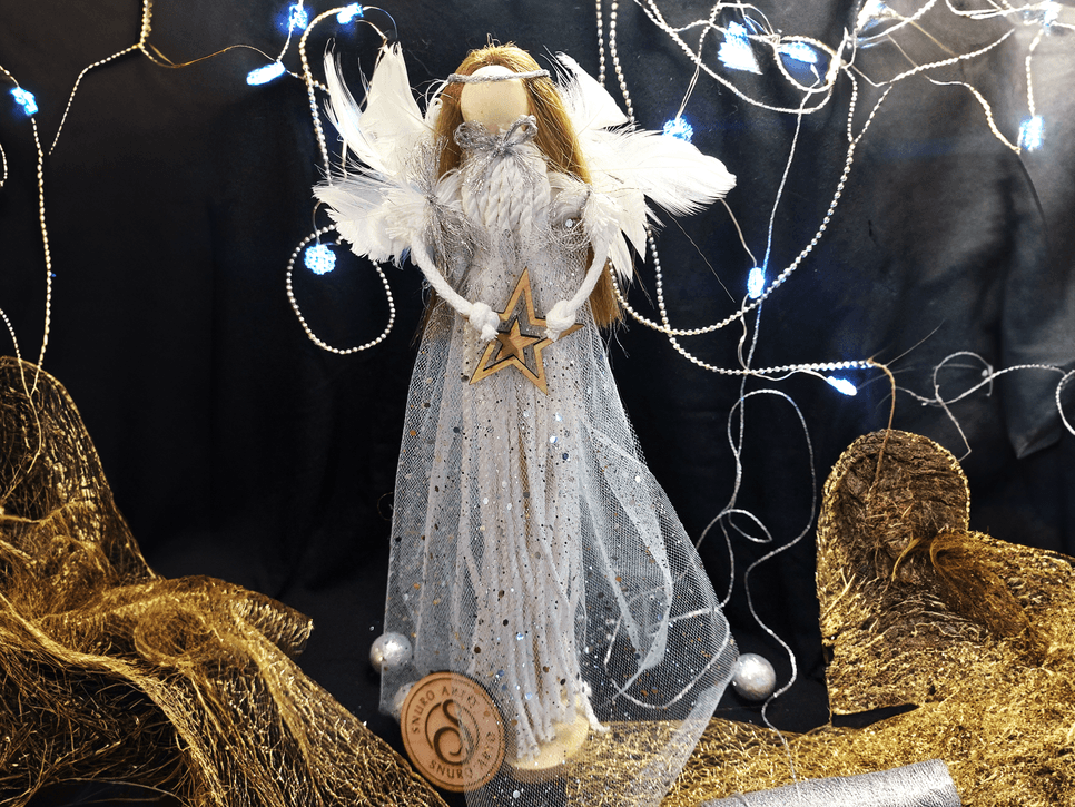 Makramé andělka Danuška na stojánku