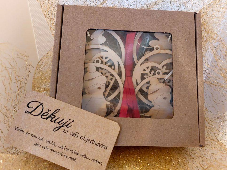 Sada dřevěných ozdob v dárkové krabici - moderní