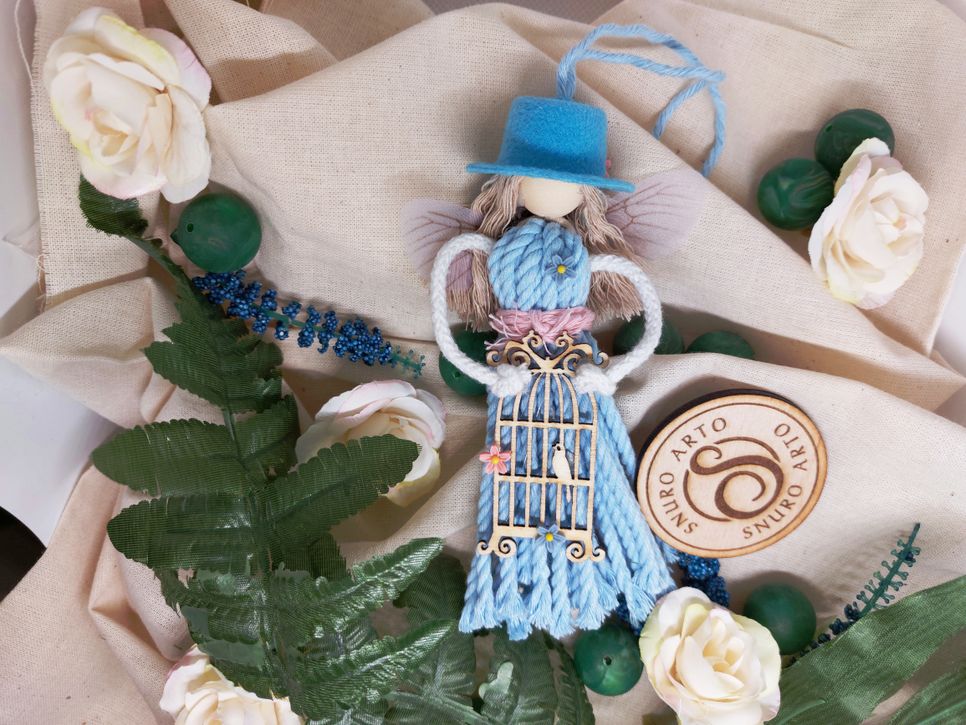 Makramé víla Květuška s ptáčkem